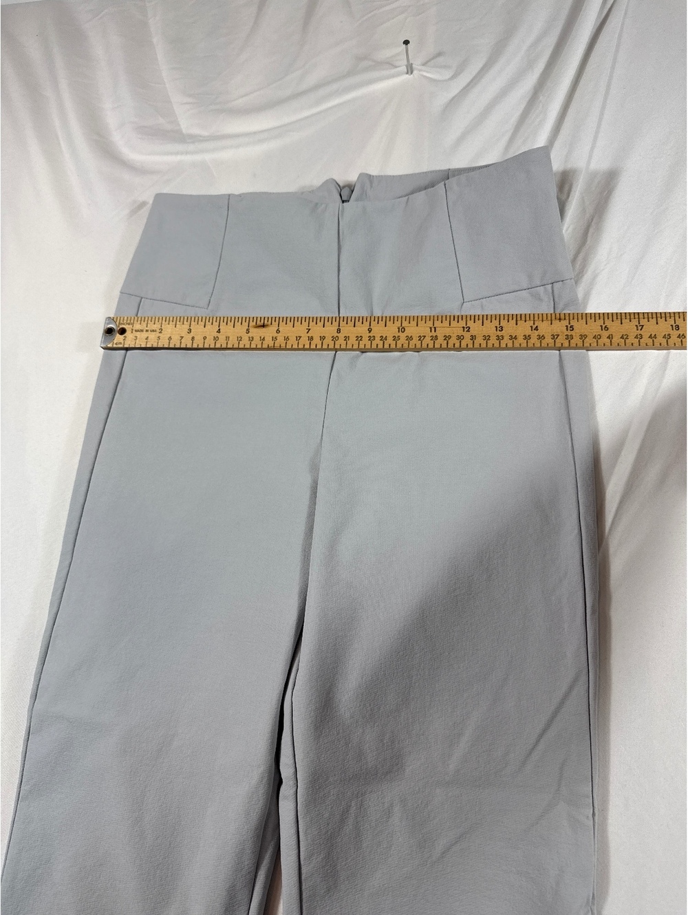 Women’s Athleta Gray Capri Pants Size 8 - Picture 7 of 10